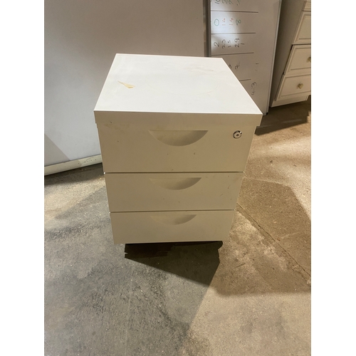 489 - 3 drawer metal filing cabinet (no key)