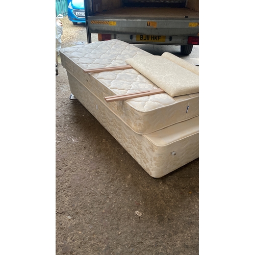 492 - Single divan base with 2 drawers & mattress - very nice condition