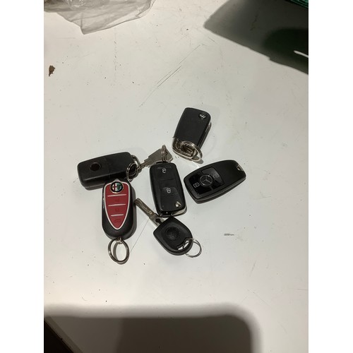 458 - Collection of 6 various car keys