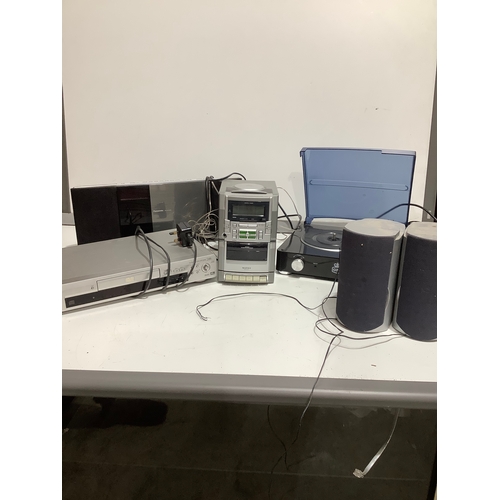 49 - Mixed audio lot inc GPO turntable & Panasonic SC-HC30DB hifi - as untested