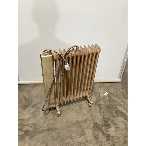 175 - Vintage radiator - untested but looks great retro style