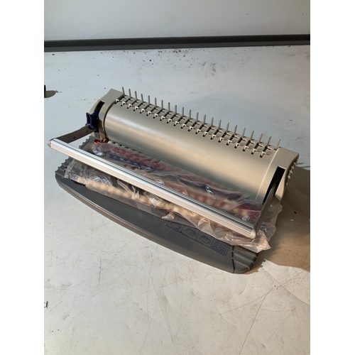 222 - Paper binding machine with binds