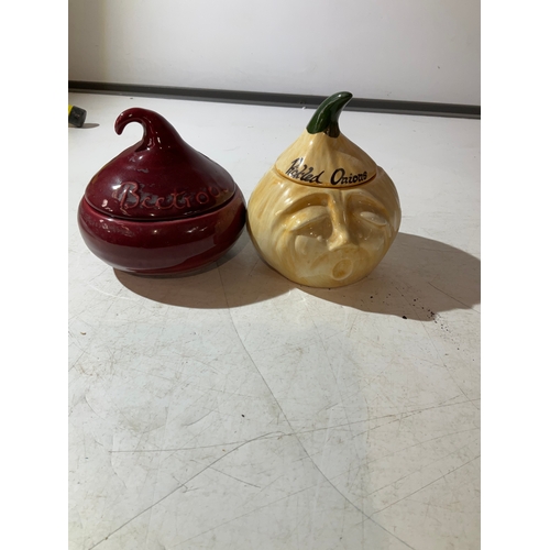 139 - Pickle onion & beetroot pots