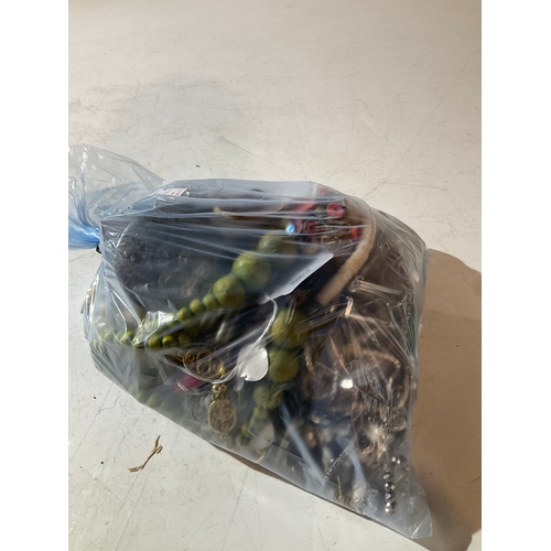 165 - 2 kg bag of Costume jewellery