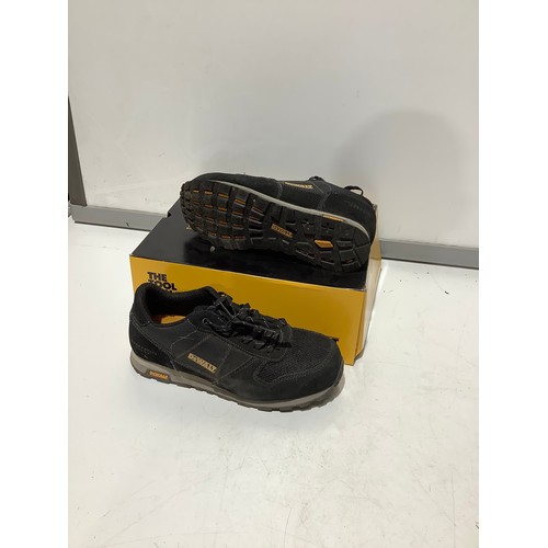 410 - A pair of Dewalt work trainers steel toecap, man, size 8