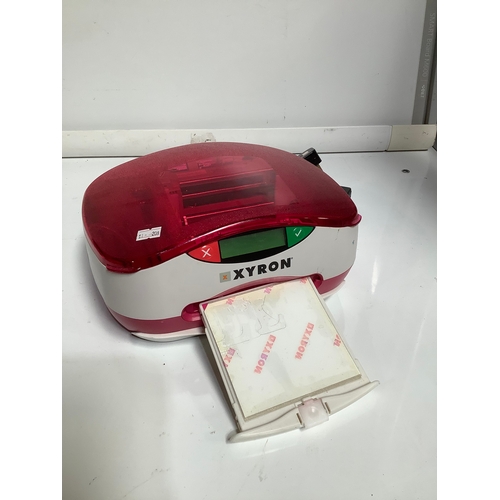 300 - Xyron personal cutting machine, sticker maker