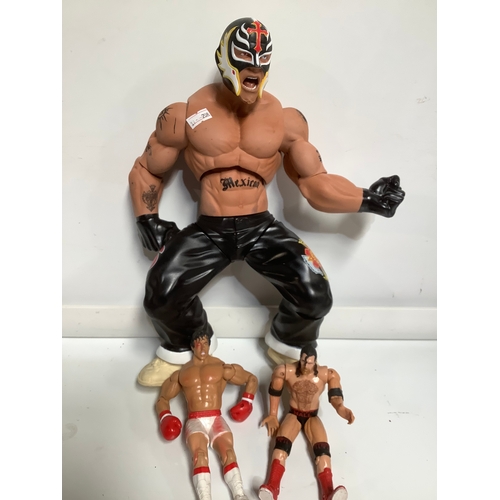 309 - Three wrestlers in good condition