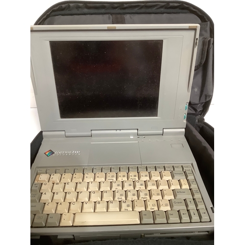 375 - Gateway 2000 vintage laptop as untested