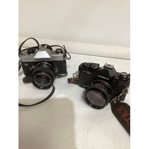 480 - Two SLR cameras as untested