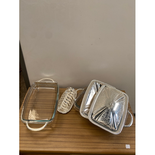 501 - Decorative silver plated table ware including toast rack