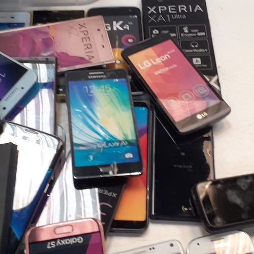 5 - Large quantity of dummy mobile phones. Shop use, display or toys