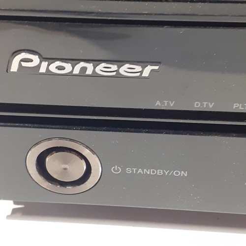 18A - Pioneer HDD/DVD recorder.  Model DVR-LX60D. Working