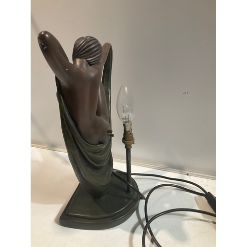 105A - Heavy lady lamp