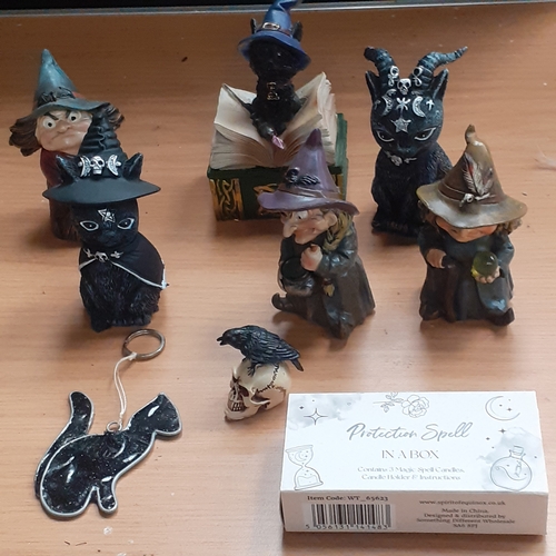 13 - A collectable lot of witches and cats. A little skull with a raven. Good condition, nice detail