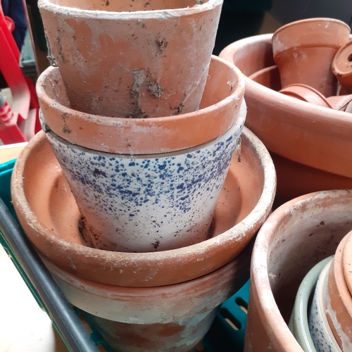 20 - Quantity of terracotta/clay flowerpots.  Varying sizes. No damage