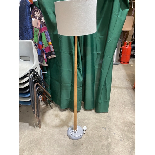 175 - Modern good condition floor lamp