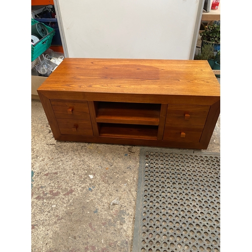 243 - 1.2m good quality oak TV unit