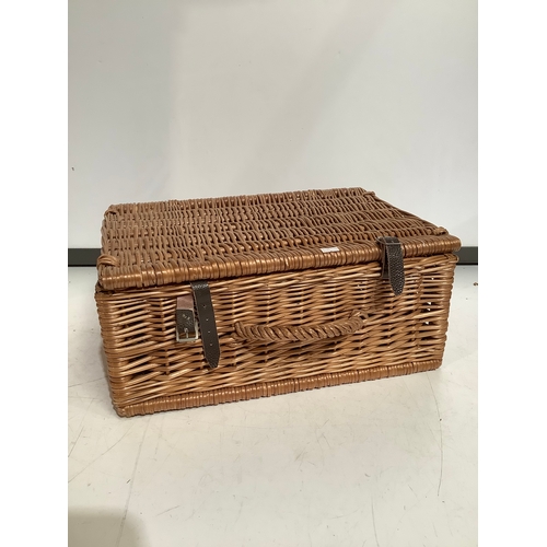 358 - Lovely weaved basket ideal for picnics