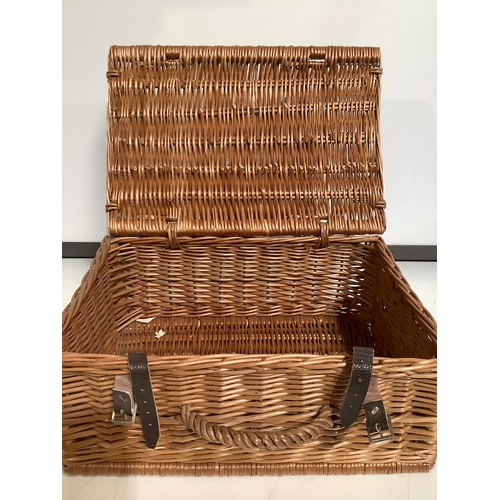 358 - Lovely weaved basket ideal for picnics