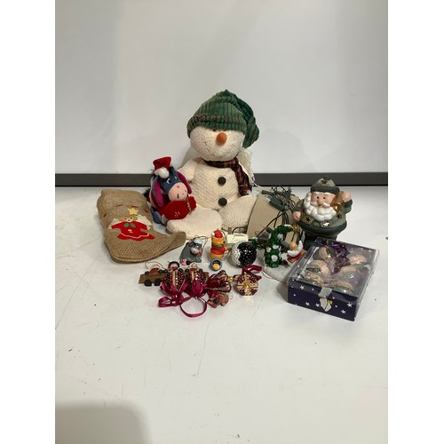 385 - Selection of Christmas related ornaments and decorations