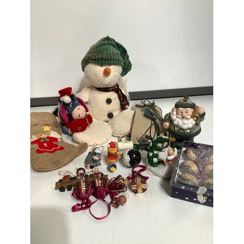 385 - Selection of Christmas related ornaments and decorations