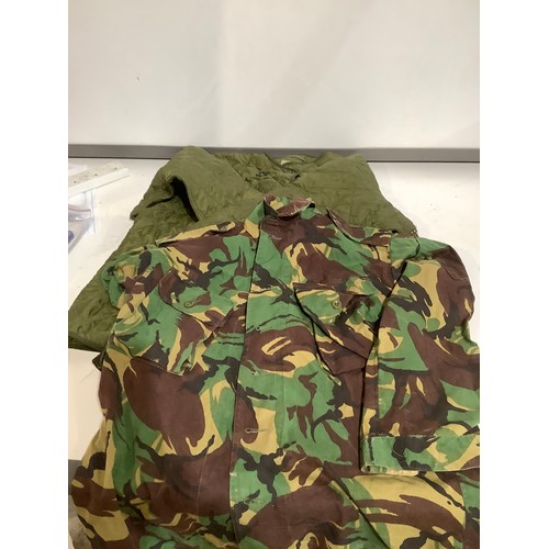 426 - Camouflage jacket and green liner extreme cold weather jacket size 112