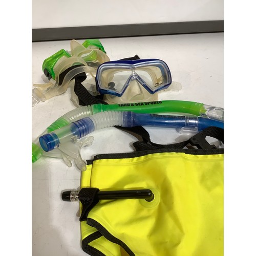 421 - Snorkels and Snorkel masks etc