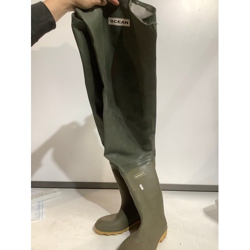 430 - Size 43 Dunlop green waders