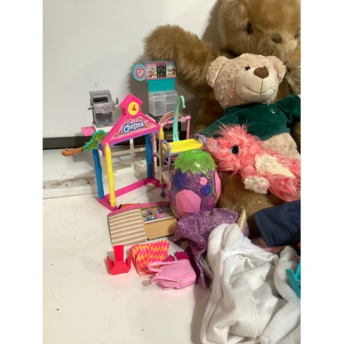 225 - Selection of children’s toys and books to include large fluffy teddies Chelsea dolls caravan and chi... 