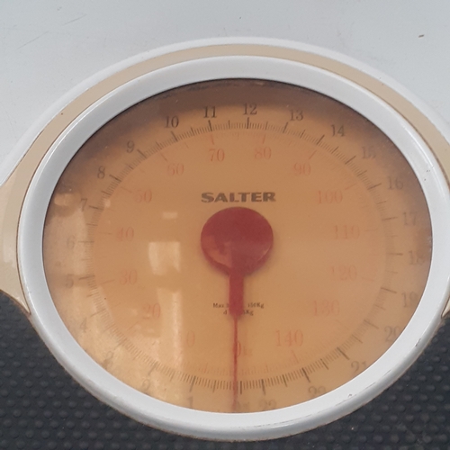 19 - Set of Salter weighing scales. Working fine