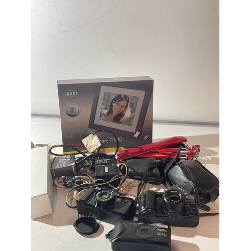 mixed photography lot to include tripod , kodak easy share D830 8