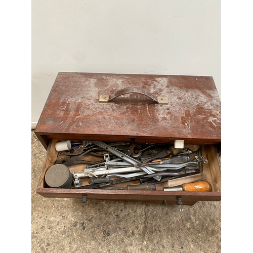 537 - Vintage 2 over 3 carpenters tool box with contents of tools