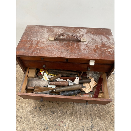 537 - Vintage 2 over 3 carpenters tool box with contents of tools