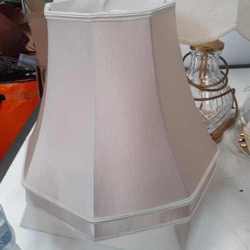 31 - A variety of table lamps and shades. Includes 4 table lamps, 1 adjustable desk lamp and 3 shades. So... 