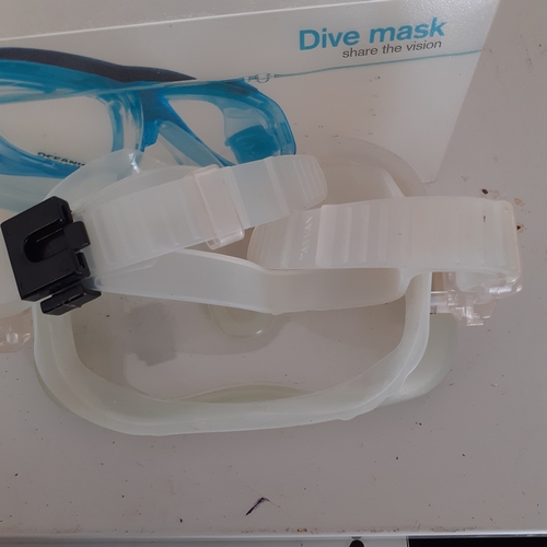 14 - Oceanic divers mask with tempered glass lens. Good condition, in protective case.