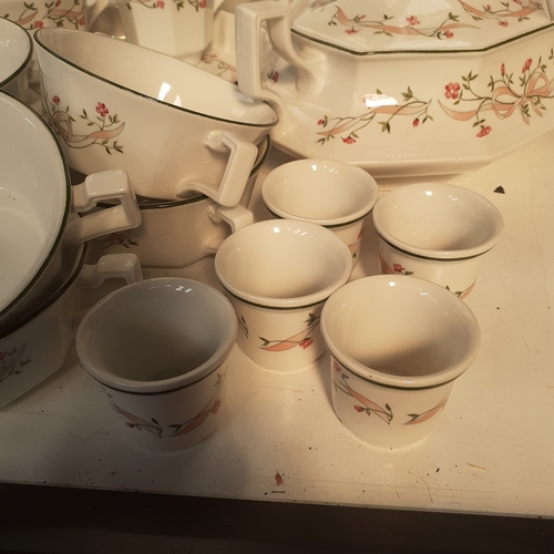 40 - Good quantity of Johnson Bros. Eternal Beau dinner service. More than 24 pieces including butter dis... 