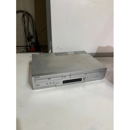 195 - Sony dvd player & vhs recorder - SLV-D950 - tested