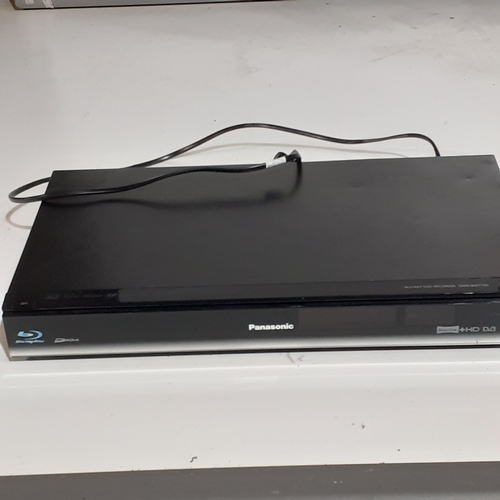 43 - Panasonic blu-ray recorder, model DMR-BWT700. Working. No remote