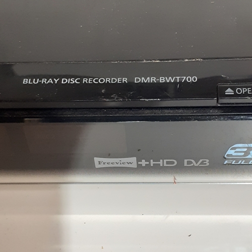 43 - Panasonic blu-ray recorder, model DMR-BWT700. Working. No remote