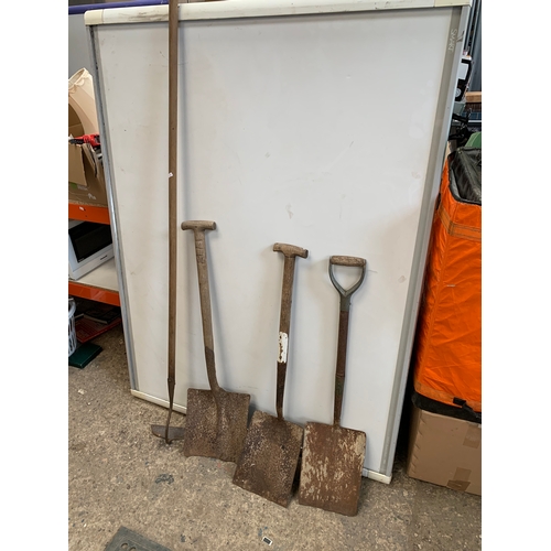 257 - Quantity of gardening hand tools