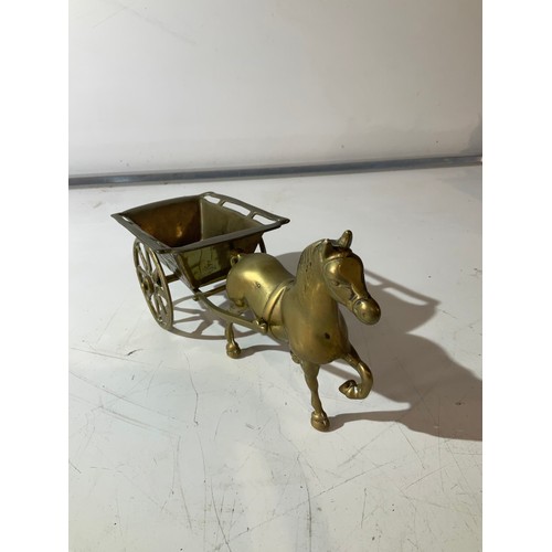 64 - Brass horse & carriage - 900g