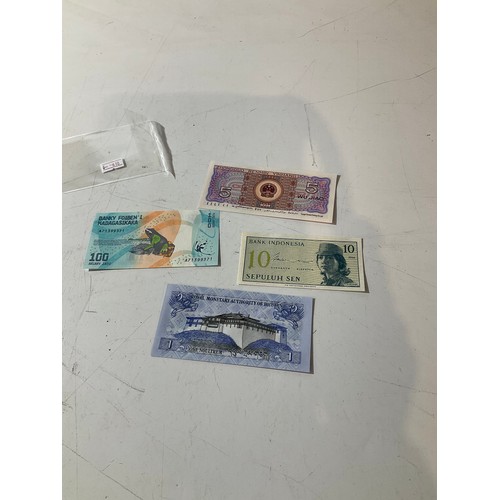 93 - Quantity of various foreign bank notes