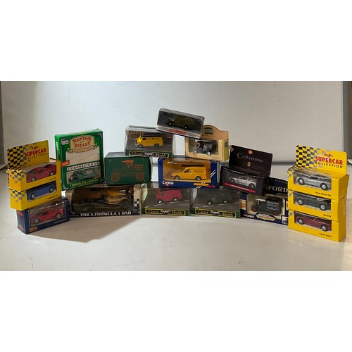 123 - Selection of 17 boxed diecast vehicles to include Maisto, Corgi, Dinky etc