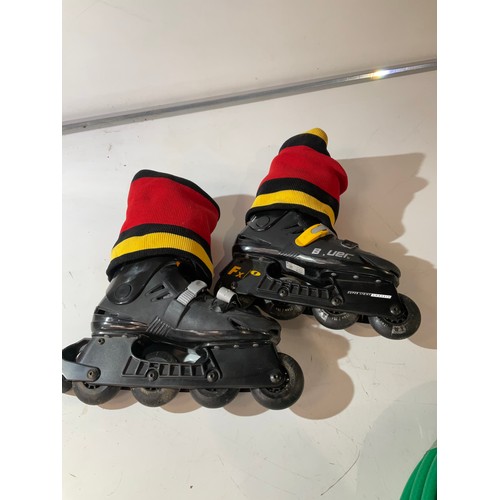 128 - Pair of inline skates Bauer super light chassis