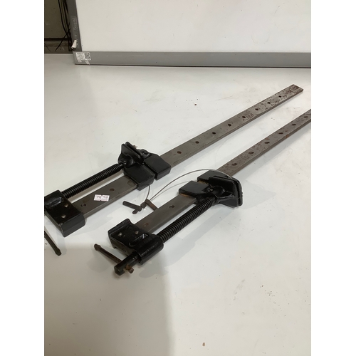 296 - Forge steel  / wood clamps