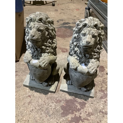 290A - Small concrete lion garden statues 40cm high