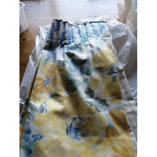 40A - 2 pairs of curtains 1pair is 72 inches (180cm) width and 43 inches (109cm) length and the other pair... 