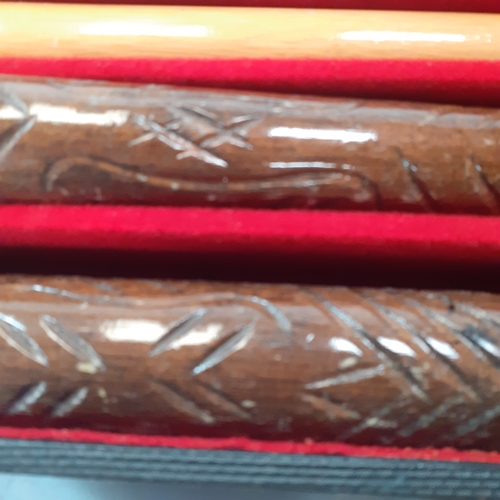 16 - Pool cue in case. Nice carved wooden handle, brass trimmings. Approx 58