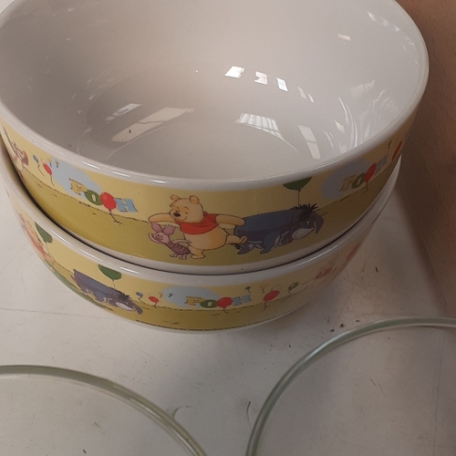 22 - Quantity of kitchen ware. Good quality items, some new. Includes a stripey teapot and sugar bowl, ne... 