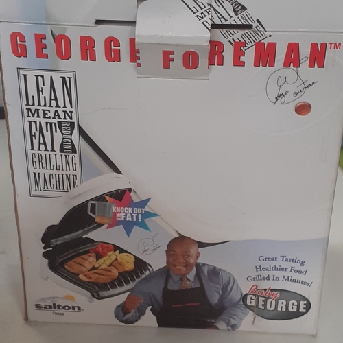 25 - Kitchen gadget and small family cooking items. One or two person George foremen grill, sliow cooker,... 